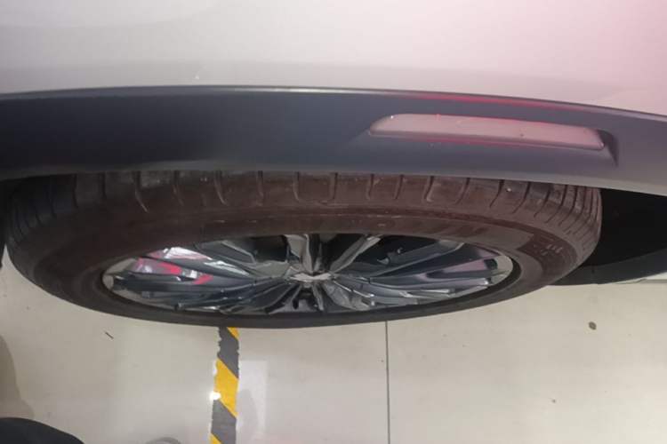 Used Nio ES8 2022 75 kWh 7-Seater Version Left Front Wheel Hub