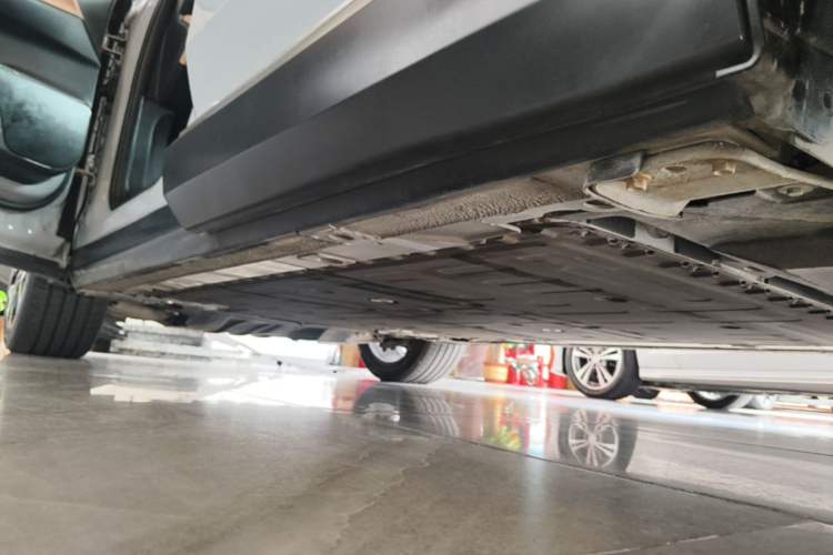 Used Nio ES8 2022 100kWh Signature Edition Seven-Seater Left Side Sill