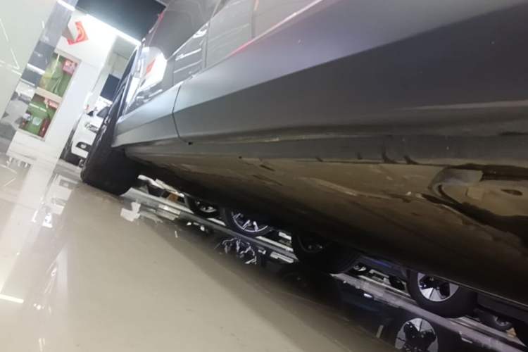 Used Nio ES8 2022 75 kWh 7-Seater Version Left Side Sill