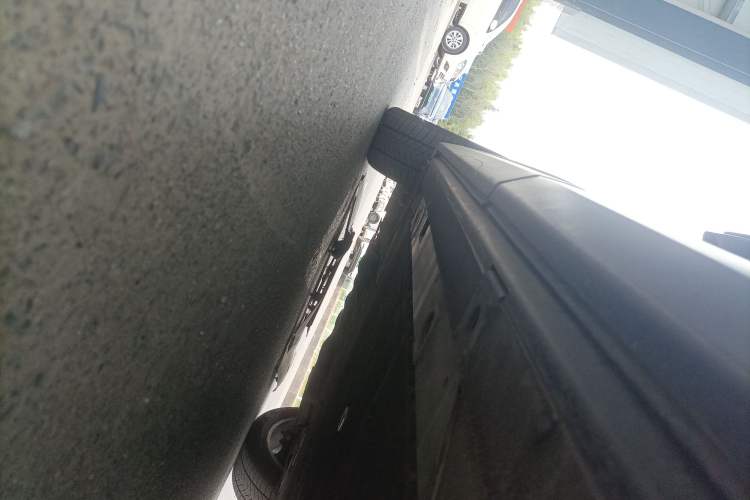 Used Nio ES8 2022 100kWh Signature Edition Six-Seater Left Side Sill