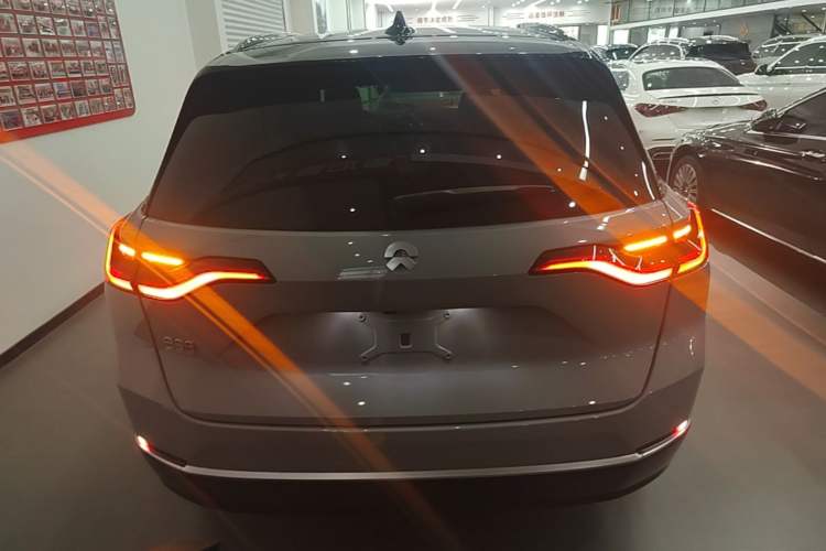 Used Nio ES8 2022 75 kWh Signature Edition Six-Seater Rear