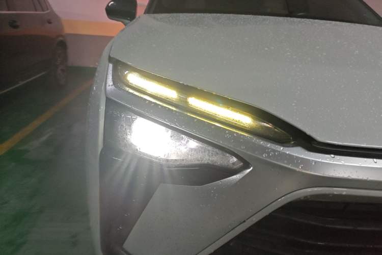 Used Nio ES8 2022 75 kWh 7-Seater Version Right Front Headlight
