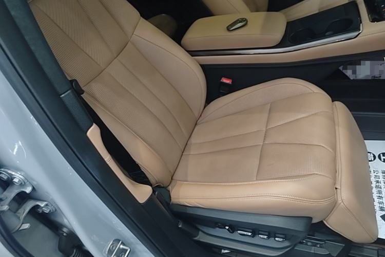 Used Nio ES8 2022 75 kWh Signature Edition Six-Seater Right Front Seat