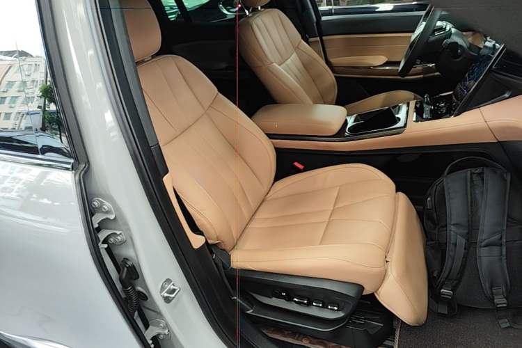 Used Nio ES8 2022 75 kWh 7-Seater Version Right Front Seat