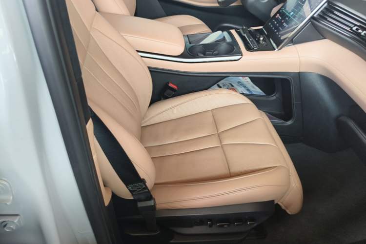 Used Nio ES8 2022 100kWh Signature Edition Seven-Seater Right Front Seat