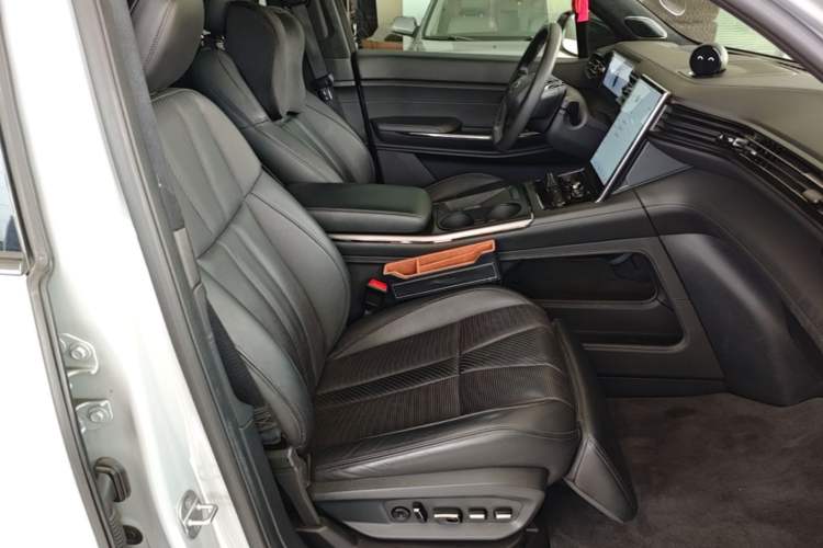Used Nio ES8 2022 100kWh Signature Edition Six-Seater Right Front Seat