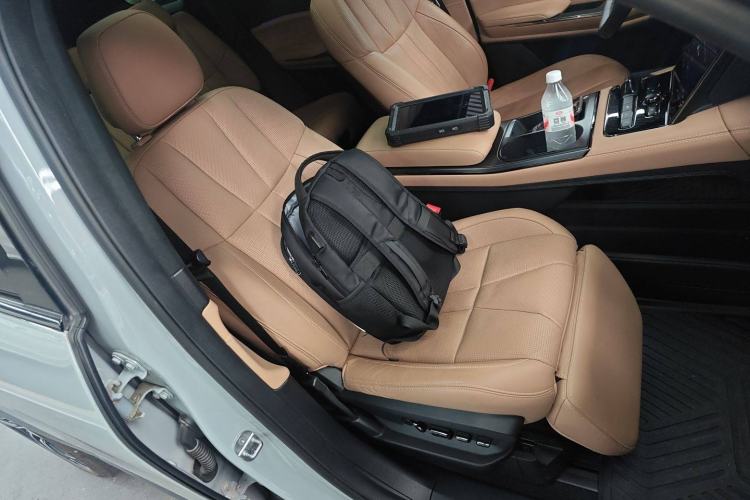 Used Nio ES8 2022 100kWh Signature Edition Seven-Seater Right Front Seat