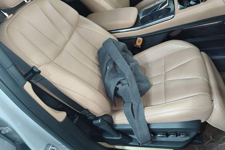 Used Nio ES8 2022 100 kWh Six-Seater Version Right Front Seat