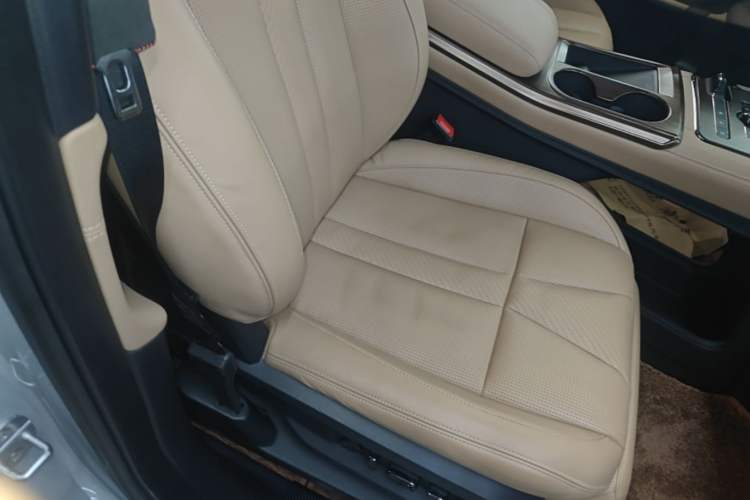Used Nio ES8 2022 75 kWh 7-Seater Version Right Front Seat