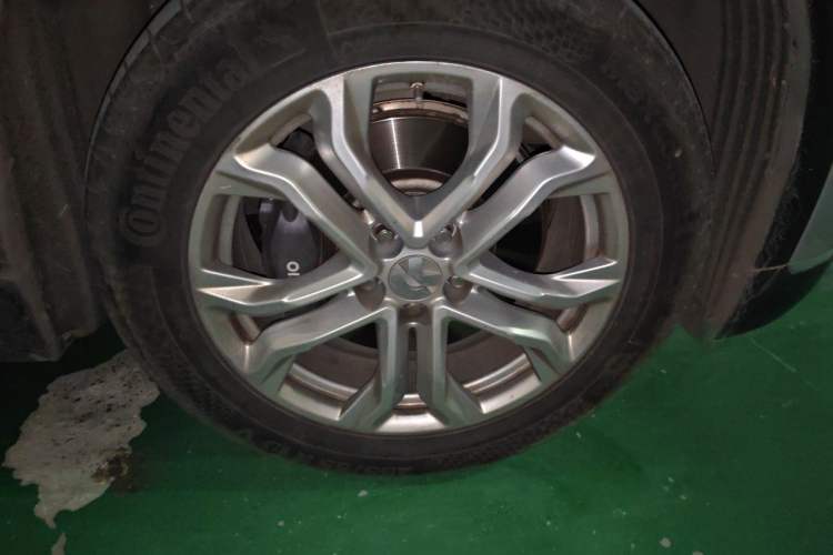 Used Nio ES8 2022 75 kWh 7-Seater Version Right Front Wheel Hub