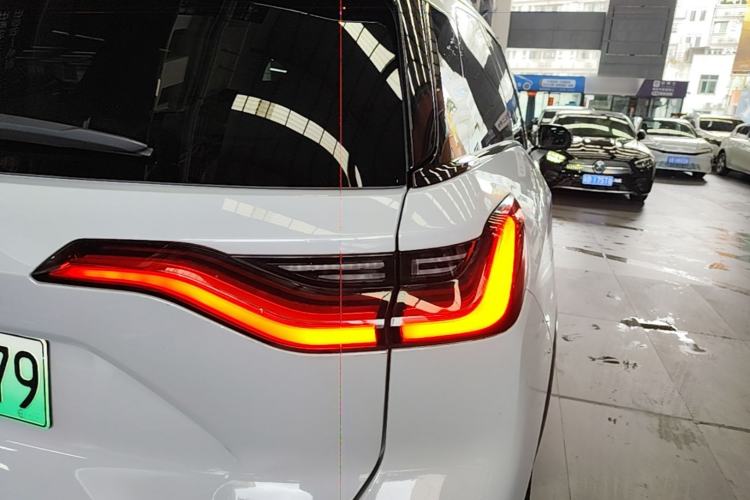 Used Nio ES8 2022 75 kWh 7-Seater Version Right Rear Taillight