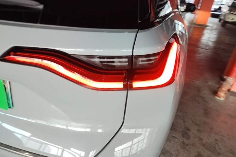 Used Nio ES8 2022 100 kWh Six-Seater Version Right Rear Taillight