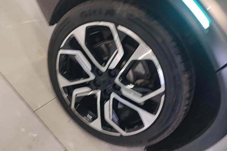 Used Nio ES8 2022 100 kWh Six-Seater Version Right Rear Wheel Hub
