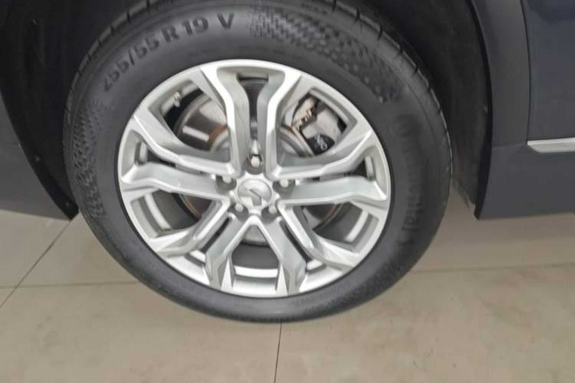 Used Nio ES8 2022 75 kWh Signature Edition Six-Seater Right Rear Wheel Hub