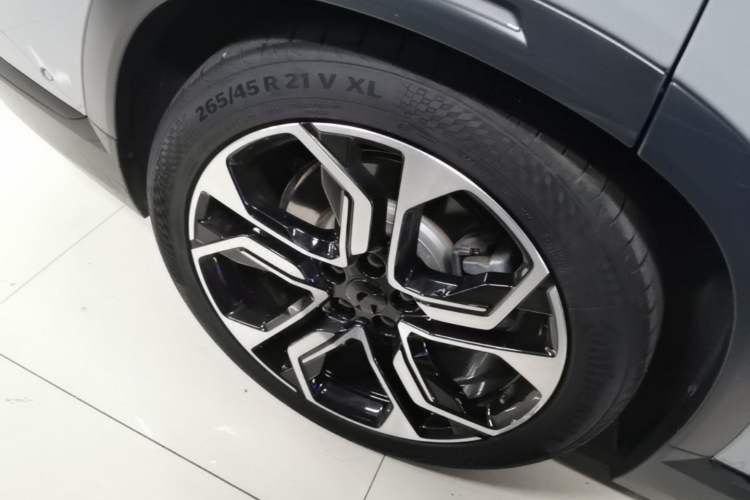 Used Nio ES8 2022 100 kWh Six-Seater Version Right Rear Wheel Hub