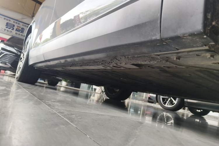 Used Nio ES8 2022 100kWh Signature Edition Seven-Seater Right Side Sill