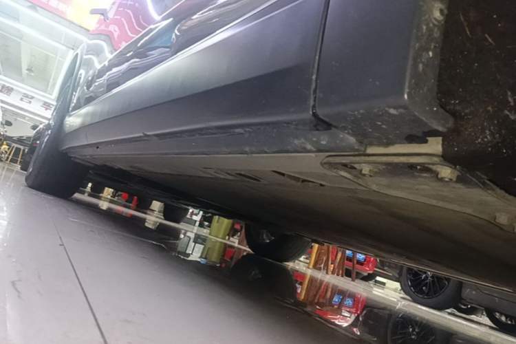 Used Nio ES8 2022 75 kWh 7-Seater Version Right Side Sill