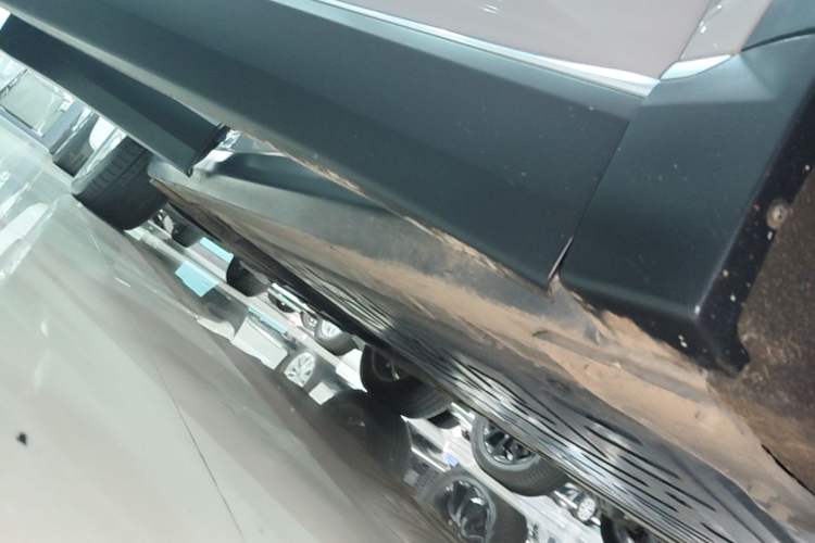 Used Nio ES8 2022 100 kWh Six-Seater Version Right Side Sill