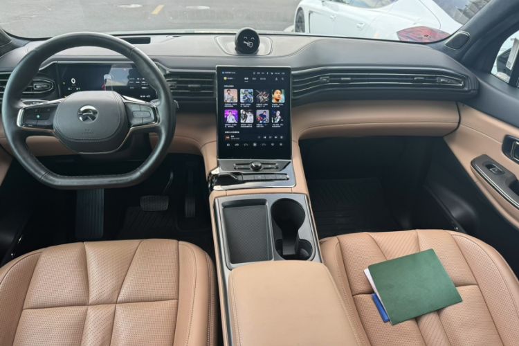 Used Nio ES8 2022 100kWh Signature Edition Seven-Seater Steering Wheel