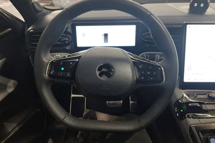 Used Nio ES8 2022 75 kWh Signature Edition Six-Seater Steering Wheel
