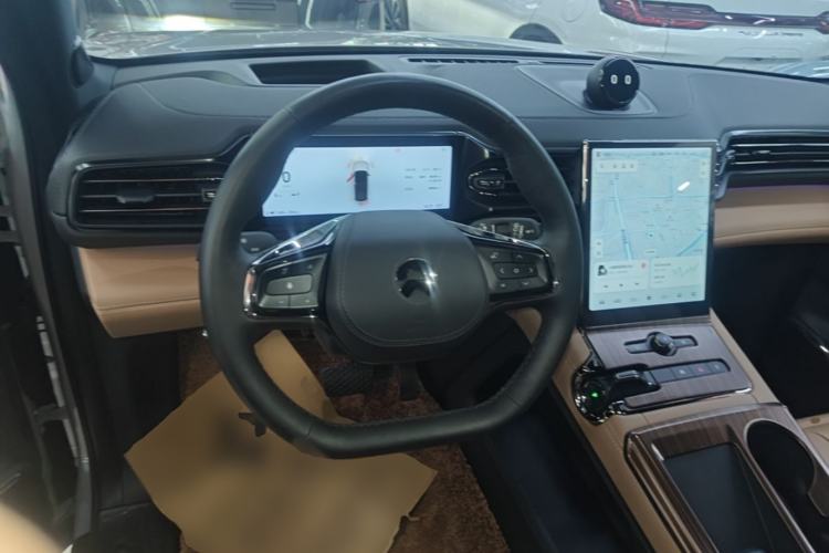 Used Nio ES8 2022 75 kWh 7-Seater Version Steering Wheel