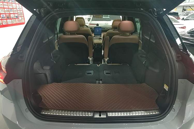 Used Nio ES8 2022 75 kWh Signature Edition Six-Seater Trunk