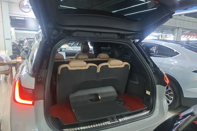 Used Nio ES8 2022 75 kWh 7-Seater Version Trunk