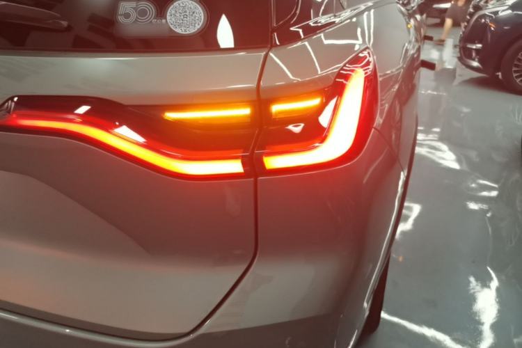 Used Nio ES8 2022 75 kWh Six-Seater Version Exterior 3