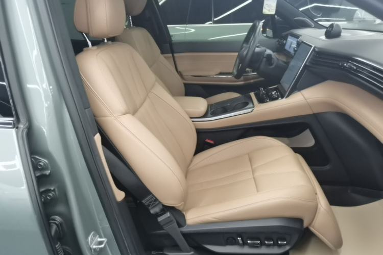 Used Nio ES8 2022 75 kWh Six-Seater Version Right Front Seat