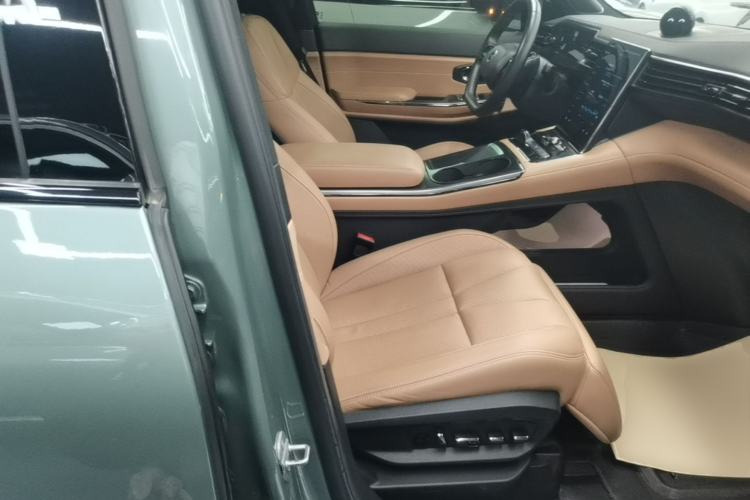 Used Nio ES8 2022 75 kWh Six-Seater Version Right Front Seat