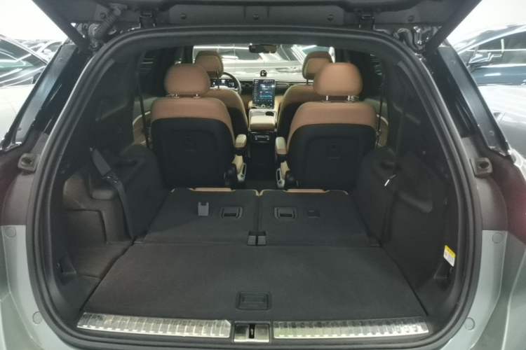 Used Nio ES8 2022 75 kWh Six-Seater Version Trunk