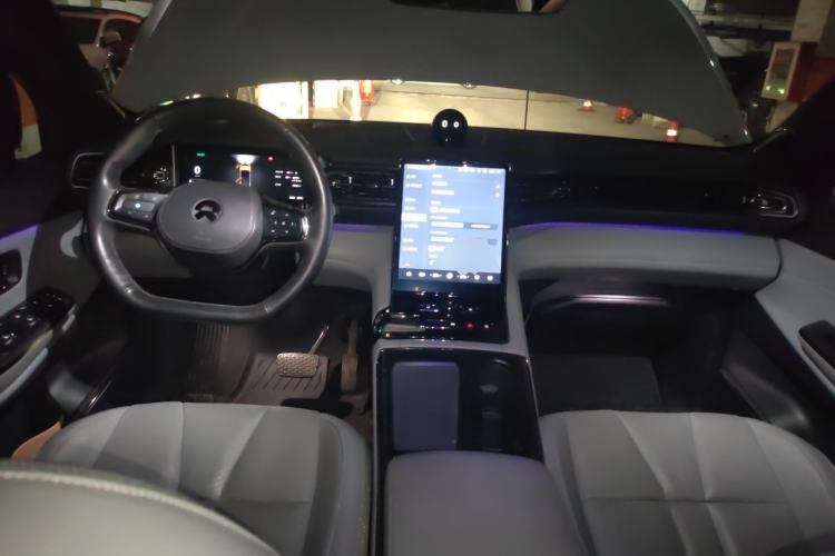 Used Nio ES8 2022 100kWh Signature Edition Seven-Seater Center Console