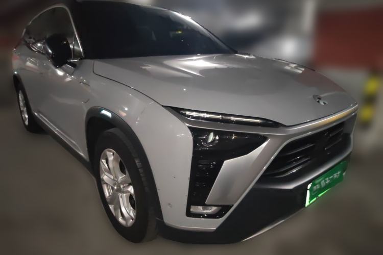 Used Nio ES8 2022 100kWh Signature Edition Seven-Seater Front Right 45 Deg