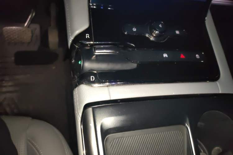 Used Nio ES8 2022 100kWh Signature Edition Seven-Seater Gear Lever