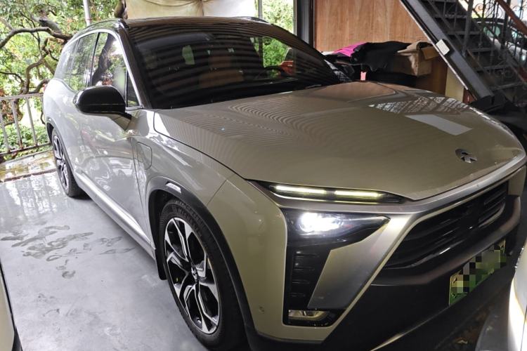 Used Nio ES8 2022 100 kWh Six-Seater Version Front Right 45 Deg