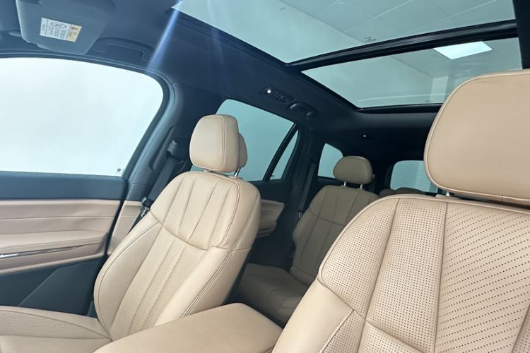 Used Nio ES8 2022 100 kWh Six-Seater Version Headliner