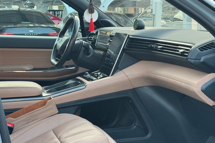 Used Nio ES8 2022 75 kWh Signature Edition Seven Seats Interior 4