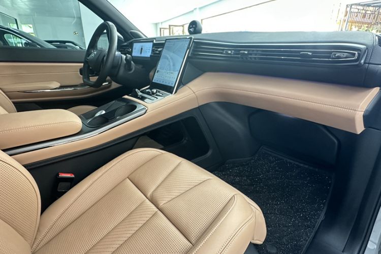 Used Nio ES8 2022 100 kWh Six-Seater Version Interior 6