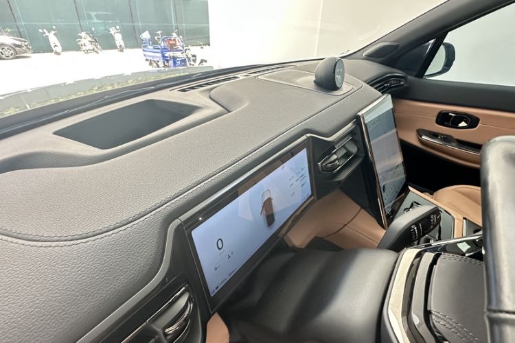 Used Nio ES8 2022 100 kWh Six-Seater Version Interior 7