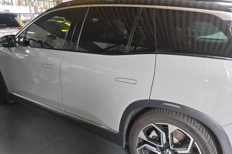 Used Nio ES8 2022 100 kWh Six-Seater Version Left Side