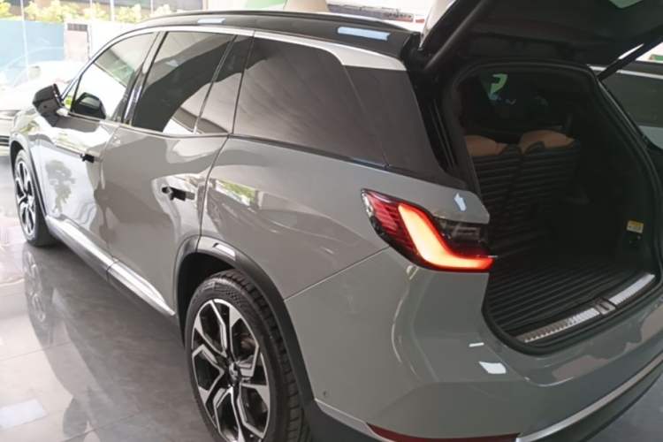 Used Nio ES8 2022 100 kWh Six-Seater Version Rear Left 45 Deg