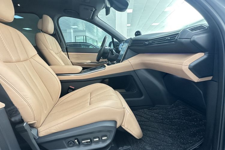 Used Nio ES8 2022 100 kWh Six-Seater Version Right Front Seat