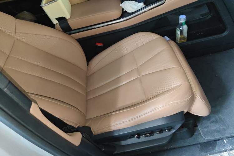 Used Nio ES8 2022 100 kWh Six-Seater Version Right Front Seat