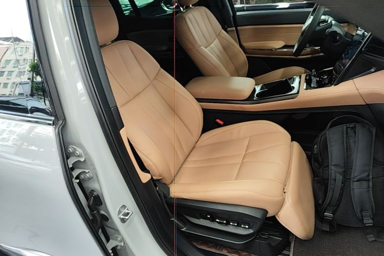 Used Nio ES8 2022 75 kWh 7-Seater Version Right Front Seat
