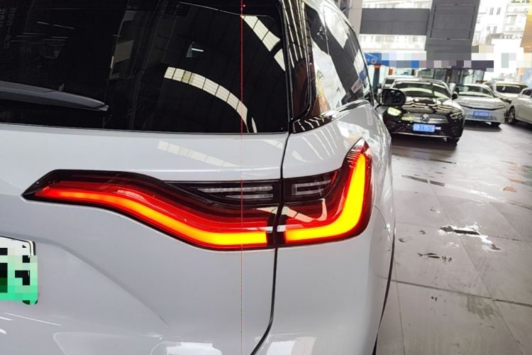 Used Nio ES8 2022 75 kWh 7-Seater Version Right Rear Taillight