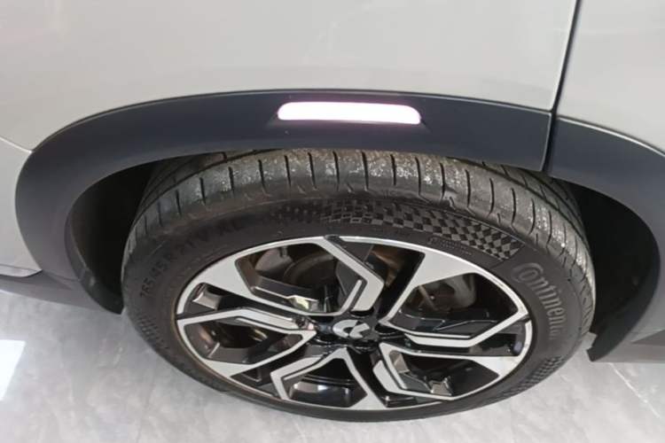 Used Nio ES8 2022 100 kWh Six-Seater Version Right Rear Wheel Hub