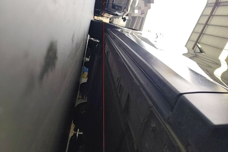 Used Nio ES8 2022 75 kWh 7-Seater Version Right Side Sill