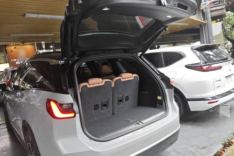 Used Nio ES8 2022 100 kWh Six-Seater Version Trunk