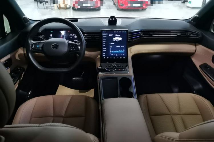 Used Nio ES8 2022 75 kWh Signature Edition Six-Seater Center Console