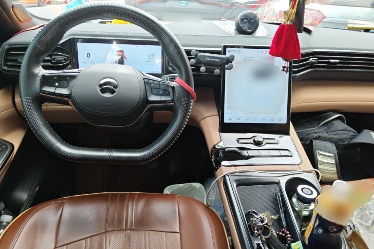 Used Nio ES8 2022 75 kWh 7-Seater Version Center Console